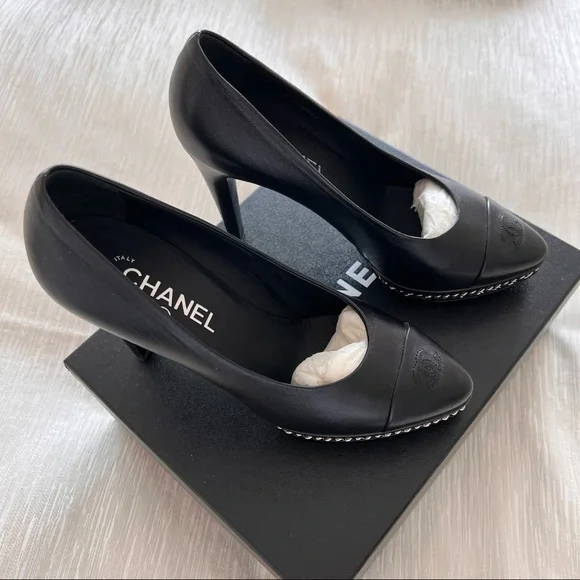 Chanel Black Lambskin Pumps size 38.5 - Picture 6 of 7